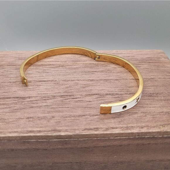 UNBRANDED Hinged Star Bangle - Picture 3 of 4